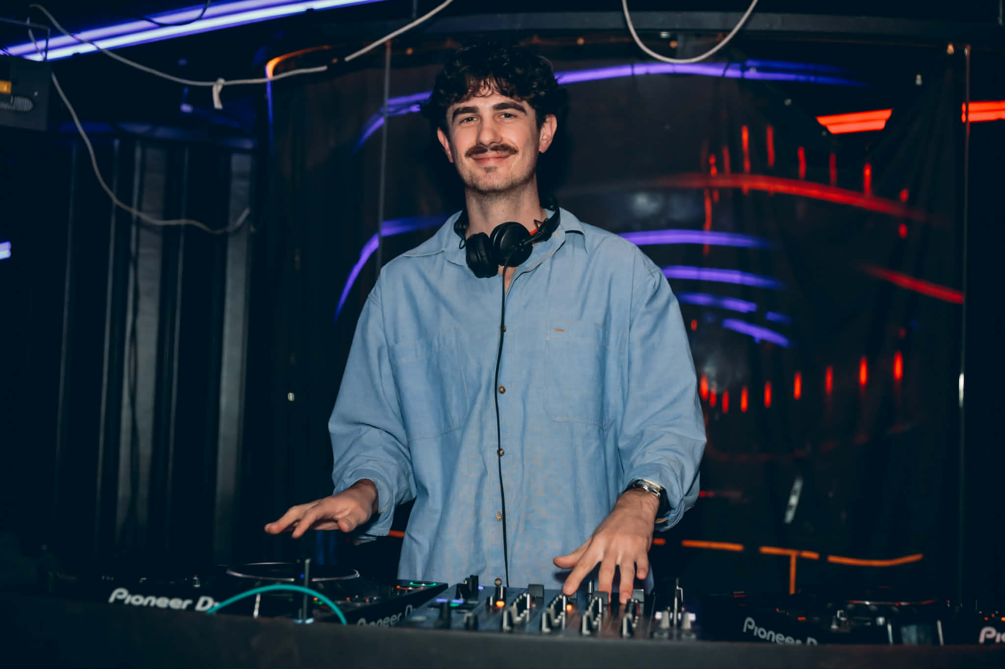 DJ Ben Saliba performing